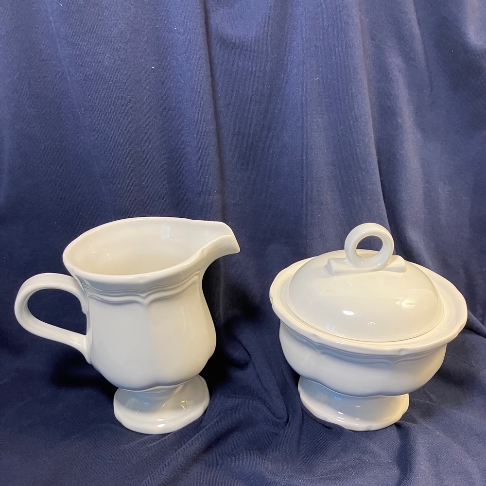 Mikasa French Countryside Stoneware Sugar and Creamer set